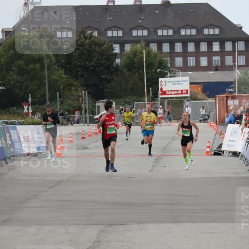 03.10.2025 - Köhlbrandbrückenlauf Julia Fischer http://msf.ph/oto/9023155 03.10.2025 15:51:14 Ziel  meine-sportfotos.de