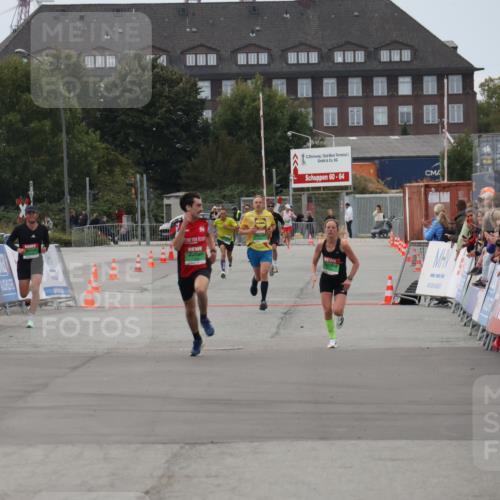 03.10.2025 - Köhlbrandbrückenlauf Julia Fischer http://msf.ph/oto/9023161 03.10.2025 15:51:15 Ziel  meine-sportfotos.de