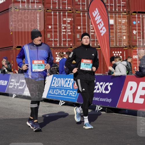 03.10.2025 - Köhlbrandbrückenlauf Michael Burmester http://msf.ph/oto/9023164 03.10.2025 10:25:23 Ziel 1414, 1839, 1950, 1967, 2151, 2417, 2509, 3022, 3024, 3026, 3027, 3102, 3159, 3389, 3713, 3771 meine-sportfotos.de