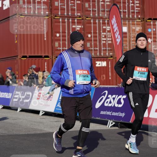 03.10.2025 - Köhlbrandbrückenlauf Michael Burmester http://msf.ph/oto/9023168 03.10.2025 10:25:24 Ziel 1414, 1839, 1950, 1967, 2151, 2417, 2509, 3022, 3024, 3026, 3027, 3102, 3159, 3389, 3713, 3771 meine-sportfotos.de