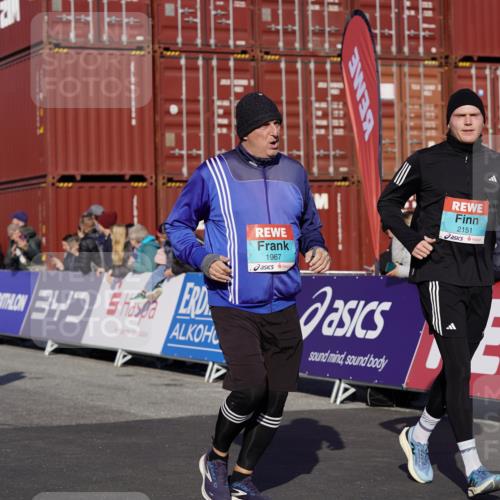 03.10.2025 - Köhlbrandbrückenlauf Michael Burmester http://msf.ph/oto/9023174 03.10.2025 10:25:24 Ziel 1414, 1839, 1950, 1967, 2151, 2417, 2509, 3022, 3024, 3026, 3027, 3102, 3159, 3389, 3713, 3771 meine-sportfotos.de