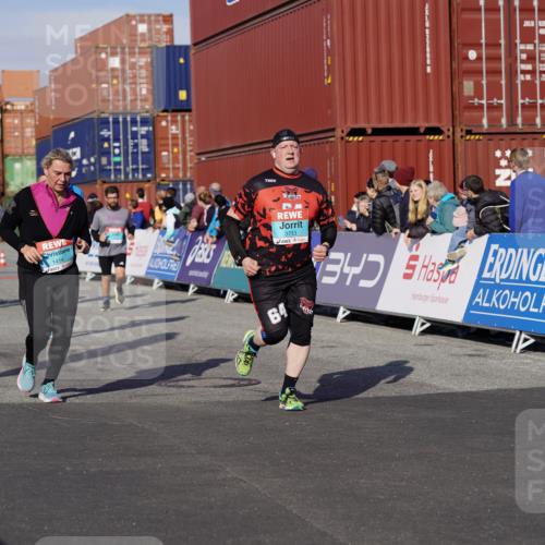 03.10.2025 - Köhlbrandbrückenlauf Michael Burmester http://msf.ph/oto/9023180 03.10.2025 10:25:25 Ziel 1414, 1839, 1950, 1967, 2151, 2245, 2509, 3022, 3024, 3026, 3027, 3159, 3389, 3713 meine-sportfotos.de