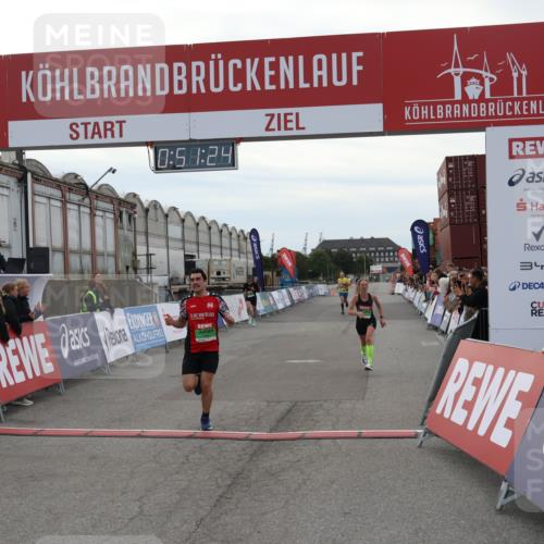 03.10.2025 - Köhlbrandbrückenlauf Julia Fischer http://msf.ph/oto/9023185 03.10.2025 15:51:24 Ziel 7050, 7250, 9564 meine-sportfotos.de