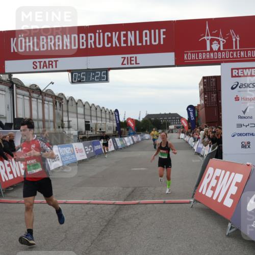 03.10.2025 - Köhlbrandbrückenlauf Julia Fischer http://msf.ph/oto/9023195 03.10.2025 15:51:25 Ziel 7050, 7250, 8861, 9564 meine-sportfotos.de