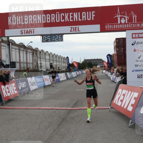 03.10.2025 - Köhlbrandbrückenlauf Julia Fischer http://msf.ph/oto/9023204 03.10.2025 15:51:26 Ziel 7050, 7250, 8861, 9564 meine-sportfotos.de