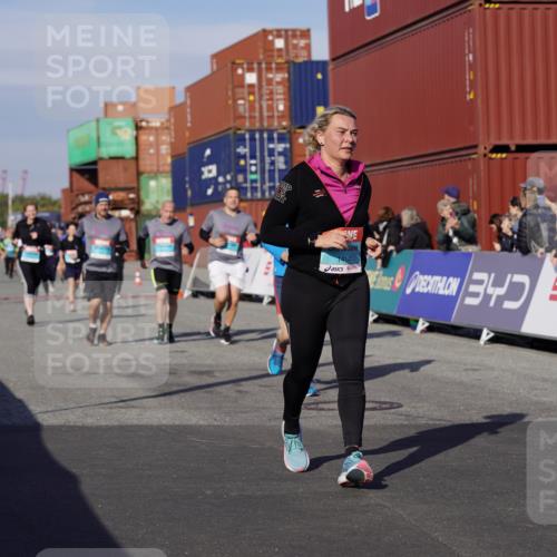 03.10.2025 - Köhlbrandbrückenlauf Michael Burmester http://msf.ph/oto/9023205 03.10.2025 10:25:26 Ziel 1414, 1839, 1950, 2245, 3022, 3024, 3026, 3027, 3159, 3389, 3713 meine-sportfotos.de