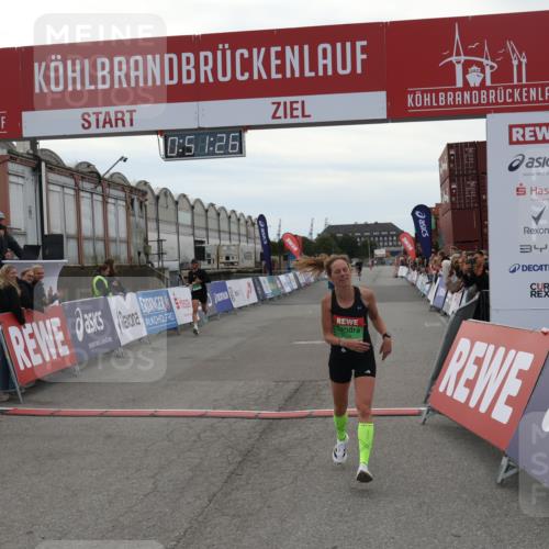 03.10.2025 - Köhlbrandbrückenlauf Julia Fischer http://msf.ph/oto/9023208 03.10.2025 15:51:26 Ziel 7050, 7250, 8861, 9564 meine-sportfotos.de
