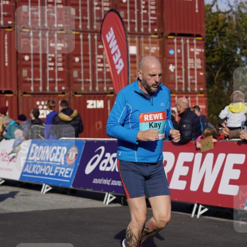 03.10.2025 - Köhlbrandbrückenlauf Michael Burmester http://msf.ph/oto/9023213 03.10.2025 10:25:29 Ziel 1839, 1950, 2002, 2003, 2244, 2245, 3022, 3024, 3026, 3027, 3441, 3443 meine-sportfotos.de