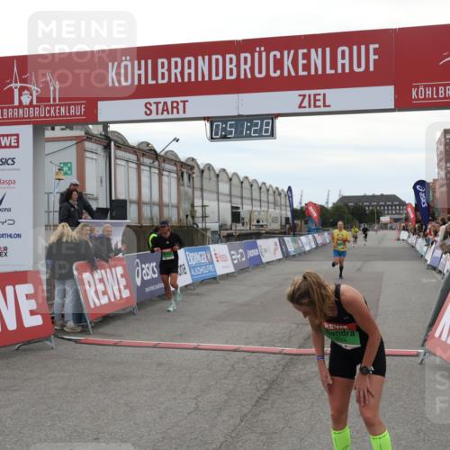 03.10.2025 - Köhlbrandbrückenlauf Julia Fischer http://msf.ph/oto/9023216 03.10.2025 15:51:28 Ziel 7050, 7250, 8861, 9564 meine-sportfotos.de