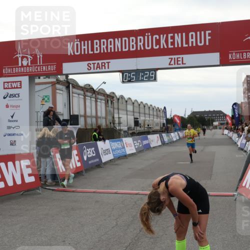 03.10.2025 - Köhlbrandbrückenlauf Julia Fischer http://msf.ph/oto/9023225 03.10.2025 15:51:29 Ziel 7050, 7250, 8861, 9564 meine-sportfotos.de