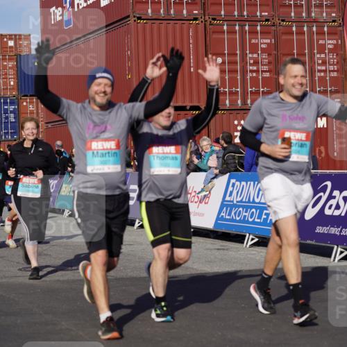 03.10.2025 - Köhlbrandbrückenlauf Michael Burmester http://msf.ph/oto/9023246 03.10.2025 10:25:31 Ziel 1839, 1950, 2002, 2003, 2244, 2245, 3022, 3024, 3026, 3027, 3441, 3443 meine-sportfotos.de