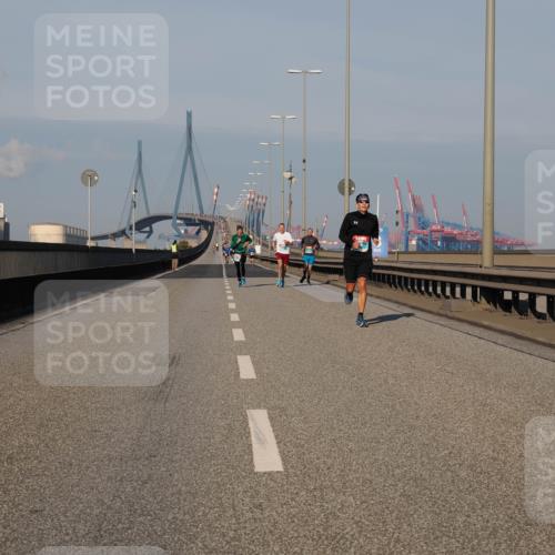 03.10.2025 - Köhlbrandbrückenlauf Fabian Wolf http://msf.ph/oto/9023253 03.10.2025 09:39:22 Position 3  meine-sportfotos.de