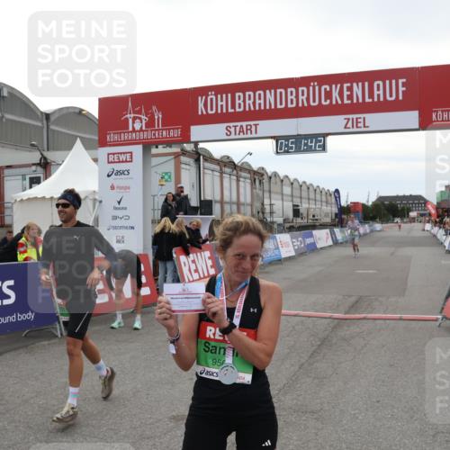 03.10.2025 - Köhlbrandbrückenlauf Julia Fischer http://msf.ph/oto/9023263 03.10.2025 15:51:42 Ziel 7118, 7210, 9663 meine-sportfotos.de