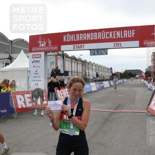 03.10.2025 - Köhlbrandbrückenlauf Julia Fischer http://msf.ph/oto/9023267 03.10.2025 15:51:42 Ziel 7118, 7210, 9663 meine-sportfotos.de