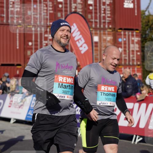 03.10.2025 - Köhlbrandbrückenlauf Michael Burmester http://msf.ph/oto/9023270 03.10.2025 10:25:32 Ziel 1652, 1839, 1950, 2002, 2003, 2244, 2245, 3022, 3024, 3026, 3027, 3441, 3443 meine-sportfotos.de