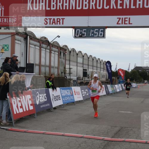 03.10.2025 - Köhlbrandbrückenlauf Julia Fischer http://msf.ph/oto/9023289 03.10.2025 15:51:56 Ziel 7054, 7520 meine-sportfotos.de