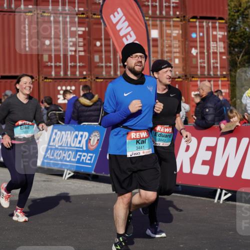 03.10.2025 - Köhlbrandbrückenlauf Michael Burmester http://msf.ph/oto/9023304 03.10.2025 10:25:35 Ziel 1652, 1653, 1948, 1950, 1998, 2002, 2003, 2244, 2245, 2251, 2489, 2787, 3441, 3443 meine-sportfotos.de