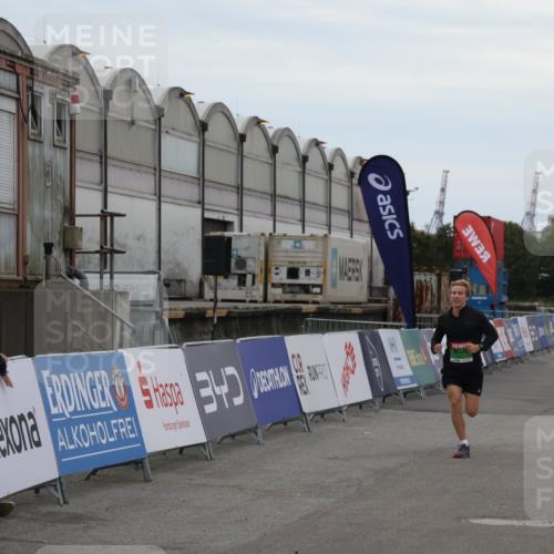 03.10.2025 - Köhlbrandbrückenlauf Julia Fischer http://msf.ph/oto/9023306 03.10.2025 15:51:58 Ziel 7054, 7520 meine-sportfotos.de