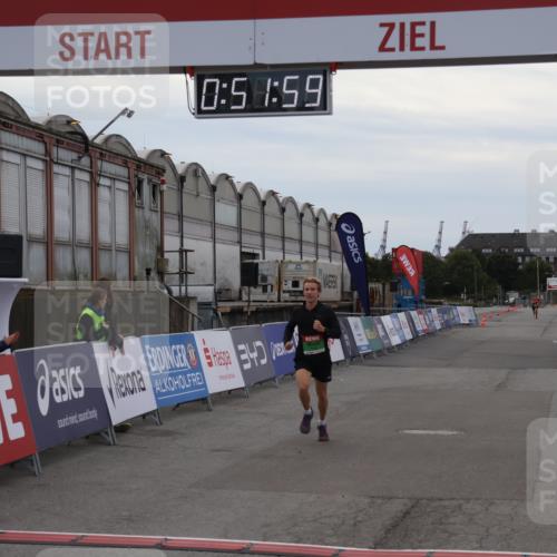 03.10.2025 - Köhlbrandbrückenlauf Julia Fischer http://msf.ph/oto/9023315 03.10.2025 15:52:00 Ziel 7054, 7520 meine-sportfotos.de