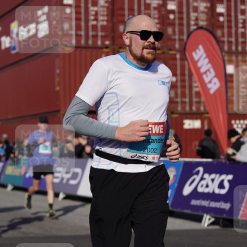03.10.2025 - Köhlbrandbrückenlauf Michael Burmester http://msf.ph/oto/9023324 03.10.2025 10:25:37 Ziel 1652, 1653, 1948, 1998, 2002, 2003, 2244, 2245, 2251, 2489, 2635, 2644, 2787, 3441, 3443 meine-sportfotos.de