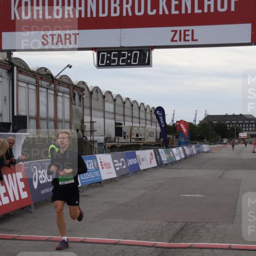 03.10.2025 - Köhlbrandbrückenlauf Julia Fischer http://msf.ph/oto/9023329 03.10.2025 15:52:01 Ziel 7054, 7520 meine-sportfotos.de