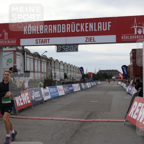 03.10.2025 - Köhlbrandbrückenlauf Julia Fischer http://msf.ph/oto/9023337 03.10.2025 15:52:02 Ziel 7054, 7520 meine-sportfotos.de