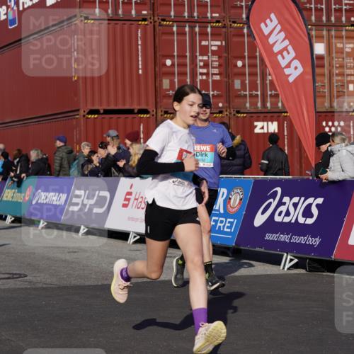 03.10.2025 - Köhlbrandbrückenlauf Michael Burmester http://msf.ph/oto/9023340 03.10.2025 10:25:38 Ziel 1652, 1653, 1948, 1998, 2002, 2003, 2244, 2251, 2489, 2635, 2644, 2787, 3441, 3443 meine-sportfotos.de