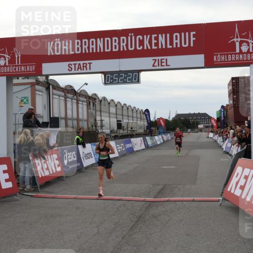 03.10.2025 - Köhlbrandbrückenlauf Julia Fischer http://msf.ph/oto/9023353 03.10.2025 15:52:20 Ziel 8968, 9269, 9602 meine-sportfotos.de