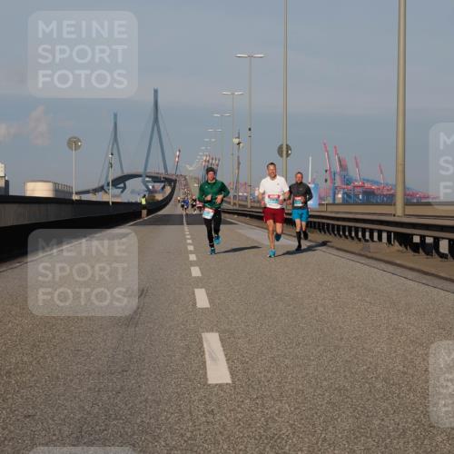 03.10.2025 - Köhlbrandbrückenlauf Fabian Wolf http://msf.ph/oto/9023354 03.10.2025 09:39:28 Position 3  meine-sportfotos.de