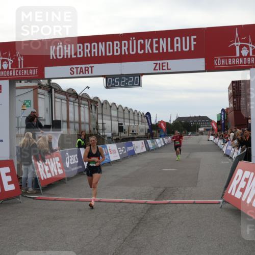 03.10.2025 - Köhlbrandbrückenlauf Julia Fischer http://msf.ph/oto/9023356 03.10.2025 15:52:20 Ziel 8968, 9269, 9602 meine-sportfotos.de