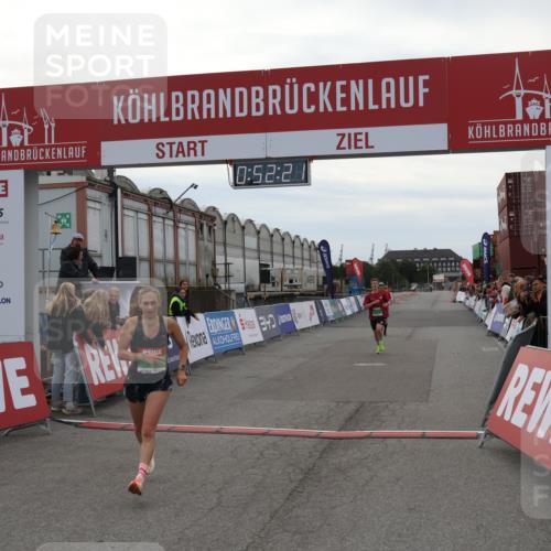 03.10.2025 - Köhlbrandbrückenlauf Julia Fischer http://msf.ph/oto/9023362 03.10.2025 15:52:21 Ziel 8968, 9269, 9602 meine-sportfotos.de
