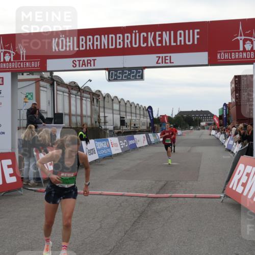 03.10.2025 - Köhlbrandbrückenlauf Julia Fischer http://msf.ph/oto/9023364 03.10.2025 15:52:22 Ziel 8968, 9269, 9602 meine-sportfotos.de