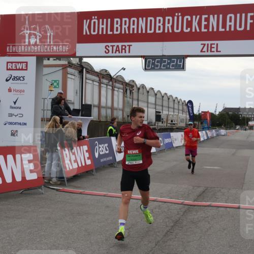 03.10.2025 - Köhlbrandbrückenlauf Julia Fischer http://msf.ph/oto/9023367 03.10.2025 15:52:24 Ziel 8968, 9269, 9602 meine-sportfotos.de