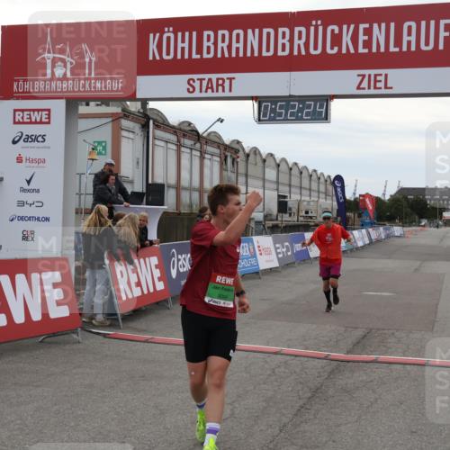 03.10.2025 - Köhlbrandbrückenlauf Julia Fischer http://msf.ph/oto/9023372 03.10.2025 15:52:25 Ziel 8968, 9269, 9602 meine-sportfotos.de