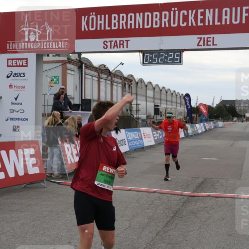 03.10.2025 - Köhlbrandbrückenlauf Julia Fischer http://msf.ph/oto/9023373 03.10.2025 15:52:25 Ziel 8968, 9269, 9602 meine-sportfotos.de