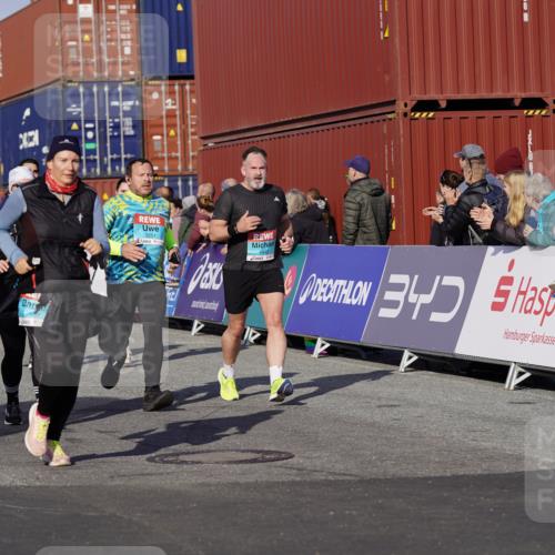 03.10.2025 - Köhlbrandbrückenlauf Michael Burmester http://msf.ph/oto/9023374 03.10.2025 10:25:41 Ziel 1652, 1653, 1948, 1998, 2000, 2251, 2382, 2383, 2489, 2635, 2644, 2787 meine-sportfotos.de