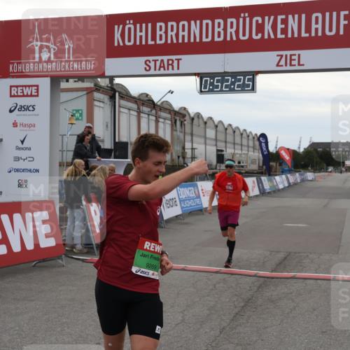 03.10.2025 - Köhlbrandbrückenlauf Julia Fischer http://msf.ph/oto/9023376 03.10.2025 15:52:25 Ziel 8968, 9269, 9602 meine-sportfotos.de