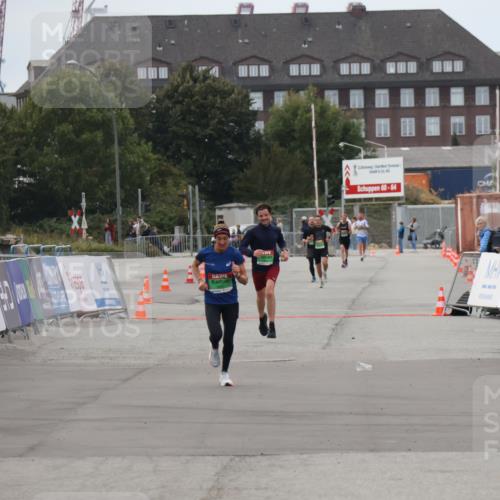 03.10.2025 - Köhlbrandbrückenlauf Julia Fischer http://msf.ph/oto/9023388 03.10.2025 15:52:57 Ziel  meine-sportfotos.de