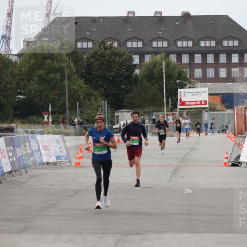 03.10.2025 - Köhlbrandbrückenlauf Julia Fischer http://msf.ph/oto/9023394 03.10.2025 15:52:59 Ziel  meine-sportfotos.de
