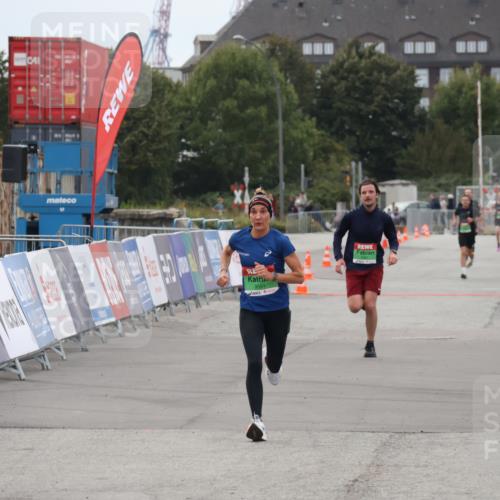 03.10.2025 - Köhlbrandbrückenlauf Julia Fischer http://msf.ph/oto/9023398 03.10.2025 15:53:01 Ziel 9591 meine-sportfotos.de