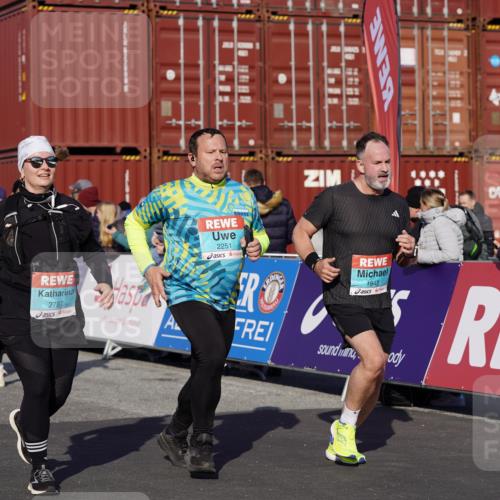 03.10.2025 - Köhlbrandbrückenlauf Michael Burmester http://msf.ph/oto/9023402 03.10.2025 10:25:43 Ziel 1652, 1653, 1948, 1998, 2000, 2251, 2382, 2383, 2489, 2635, 2644, 2787 meine-sportfotos.de