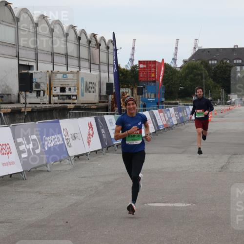 03.10.2025 - Köhlbrandbrückenlauf Julia Fischer http://msf.ph/oto/9023408 03.10.2025 15:53:05 Ziel 9461, 9591 meine-sportfotos.de