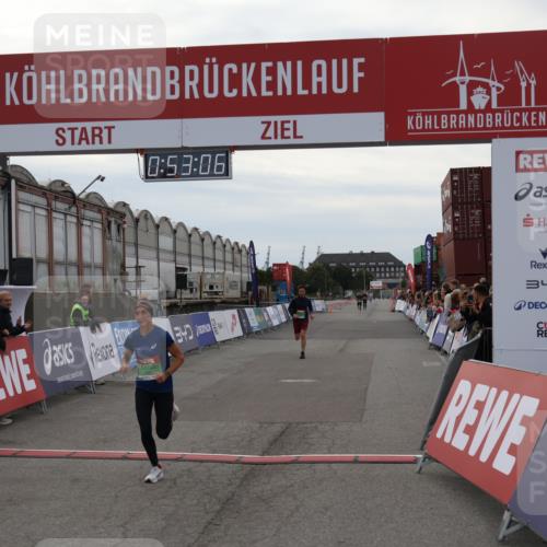 03.10.2025 - Köhlbrandbrückenlauf Julia Fischer http://msf.ph/oto/9023418 03.10.2025 15:53:07 Ziel 9461, 9591 meine-sportfotos.de