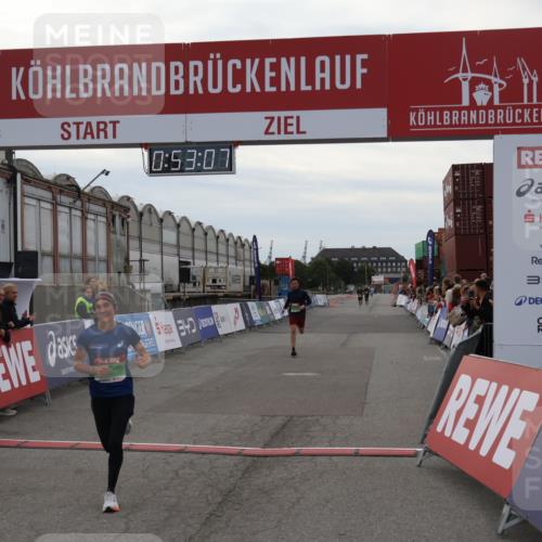 03.10.2025 - Köhlbrandbrückenlauf Julia Fischer http://msf.ph/oto/9023422 03.10.2025 15:53:07 Ziel 9461, 9591 meine-sportfotos.de