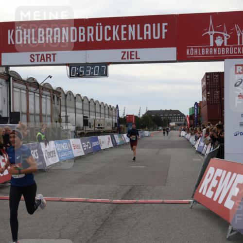 03.10.2025 - Köhlbrandbrückenlauf Julia Fischer http://msf.ph/oto/9023425 03.10.2025 15:53:07 Ziel 9461, 9591 meine-sportfotos.de