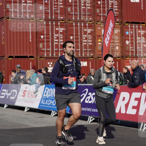 03.10.2025 - Köhlbrandbrückenlauf Michael Burmester http://msf.ph/oto/9023427 03.10.2025 10:25:45 Ziel 1653, 1940, 1948, 1998, 2000, 2251, 2382, 2383, 2406, 2489, 2532, 2635, 2644, 2787 meine-sportfotos.de
