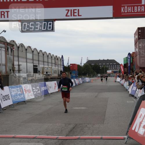 03.10.2025 - Köhlbrandbrückenlauf Julia Fischer http://msf.ph/oto/9023428 03.10.2025 15:53:08 Ziel 9461, 9591 meine-sportfotos.de