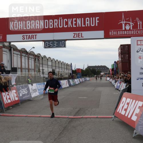 03.10.2025 - Köhlbrandbrückenlauf Julia Fischer http://msf.ph/oto/9023446 03.10.2025 15:53:10 Ziel 9461, 9591 meine-sportfotos.de