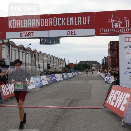 03.10.2025 - Köhlbrandbrückenlauf Julia Fischer http://msf.ph/oto/9023462 03.10.2025 15:53:11 Ziel 9461, 9591 meine-sportfotos.de