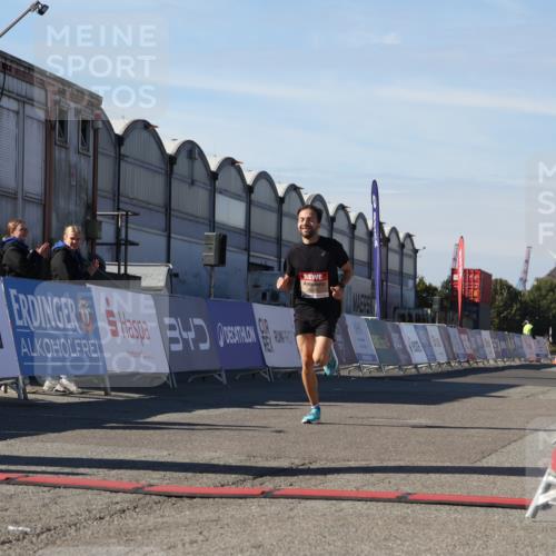 03.10.2025 - Köhlbrandbrückenlauf Luisa Fischer http://msf.ph/oto/9023463 03.10.2025 12:45:48 Ziel 4010 meine-sportfotos.de